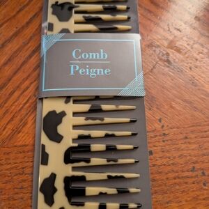 Black and Tan Hair Comb